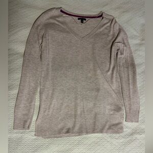 Elegant V-Neck Sweater in Light grey